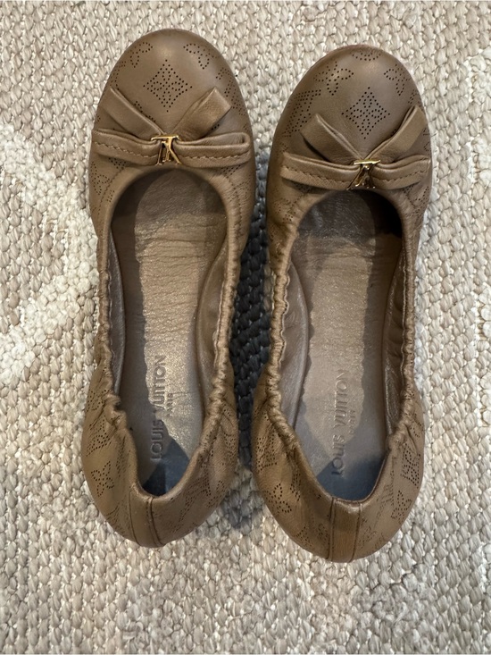 Louis Vuitton Shoes - Louis Vuitton Mahina Ballet Flats Taupe Perforated Monogram Leather Bow Size 37